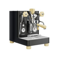 استمتع بتجربة قهوة لا مثيل لها مع مكينة القهوة ليليت بيانكا pl162t بلون أسود، التصميم الأنيق والأداء المتميز يجعلانها خيارًا رائعًا لعشاق القهوة، من إير